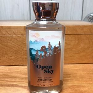 NWT Bath & Body Works 10 oz Aloe + Vitamin E Shower Gel in Open Sky